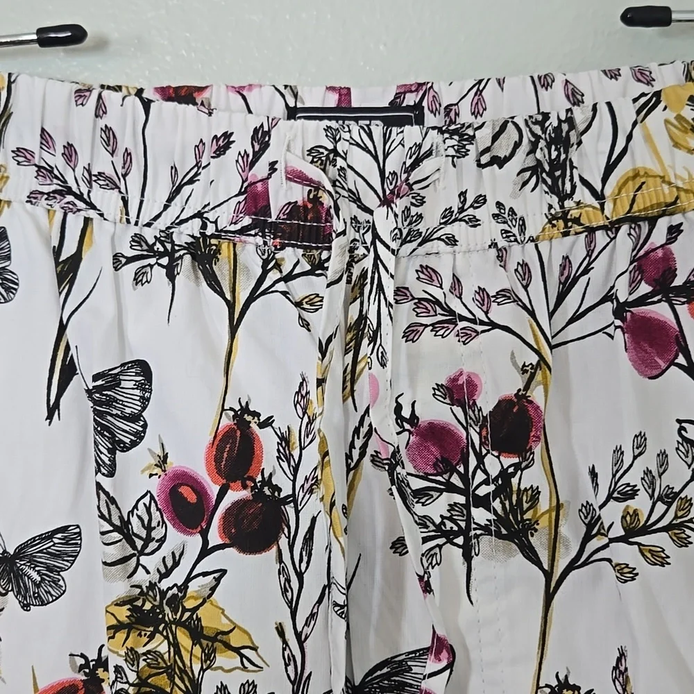 Super Massive | White Floral Print Cotton Shorts Size Large